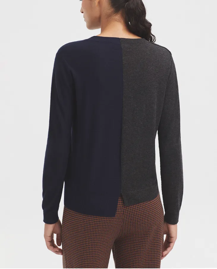 Bicolor V-Neck Sweater in Navy