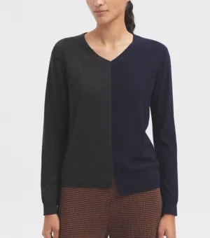 Bicolor V-Neck Sweater in Navy