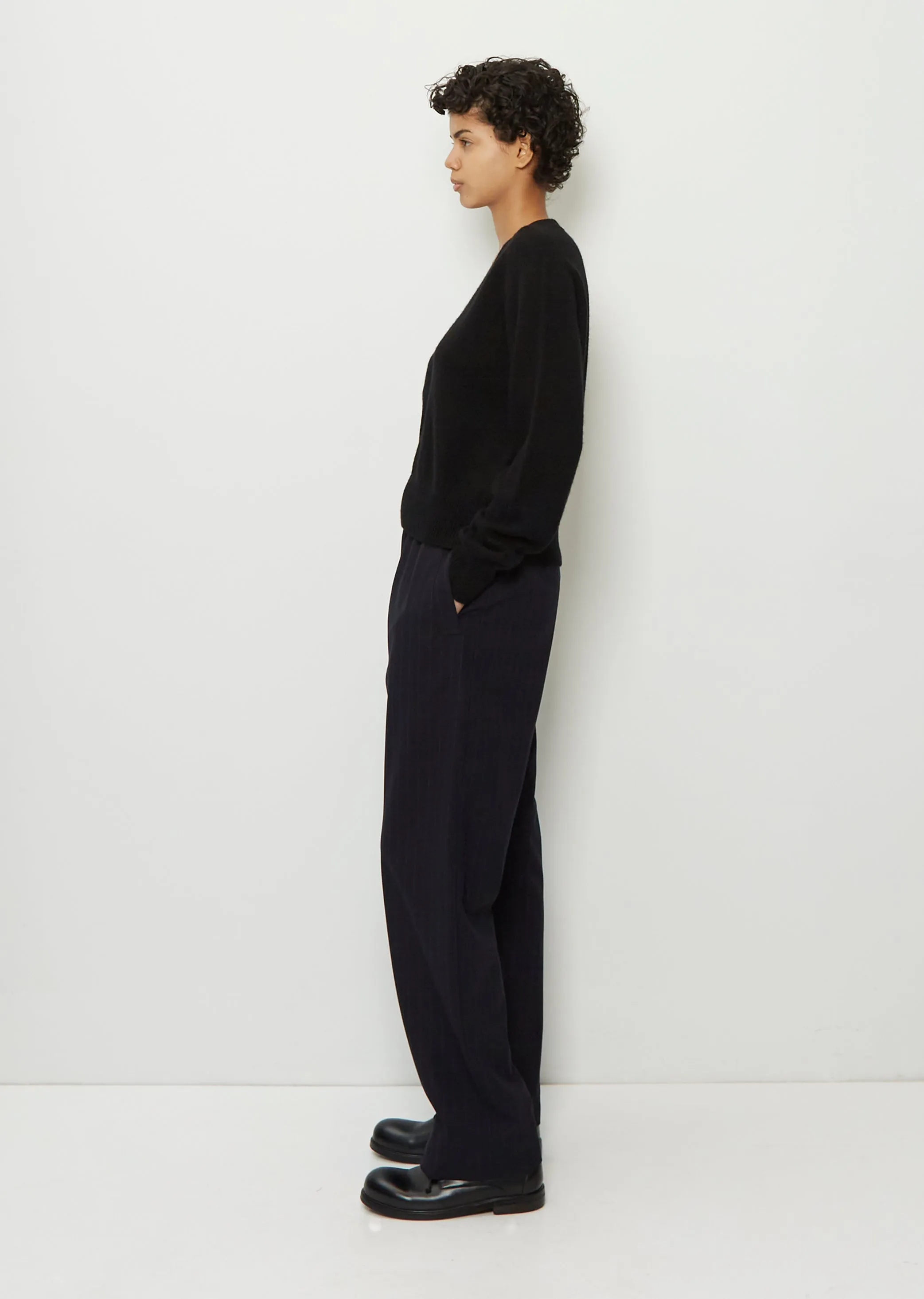 Cashmere Cropped V Neck — Black