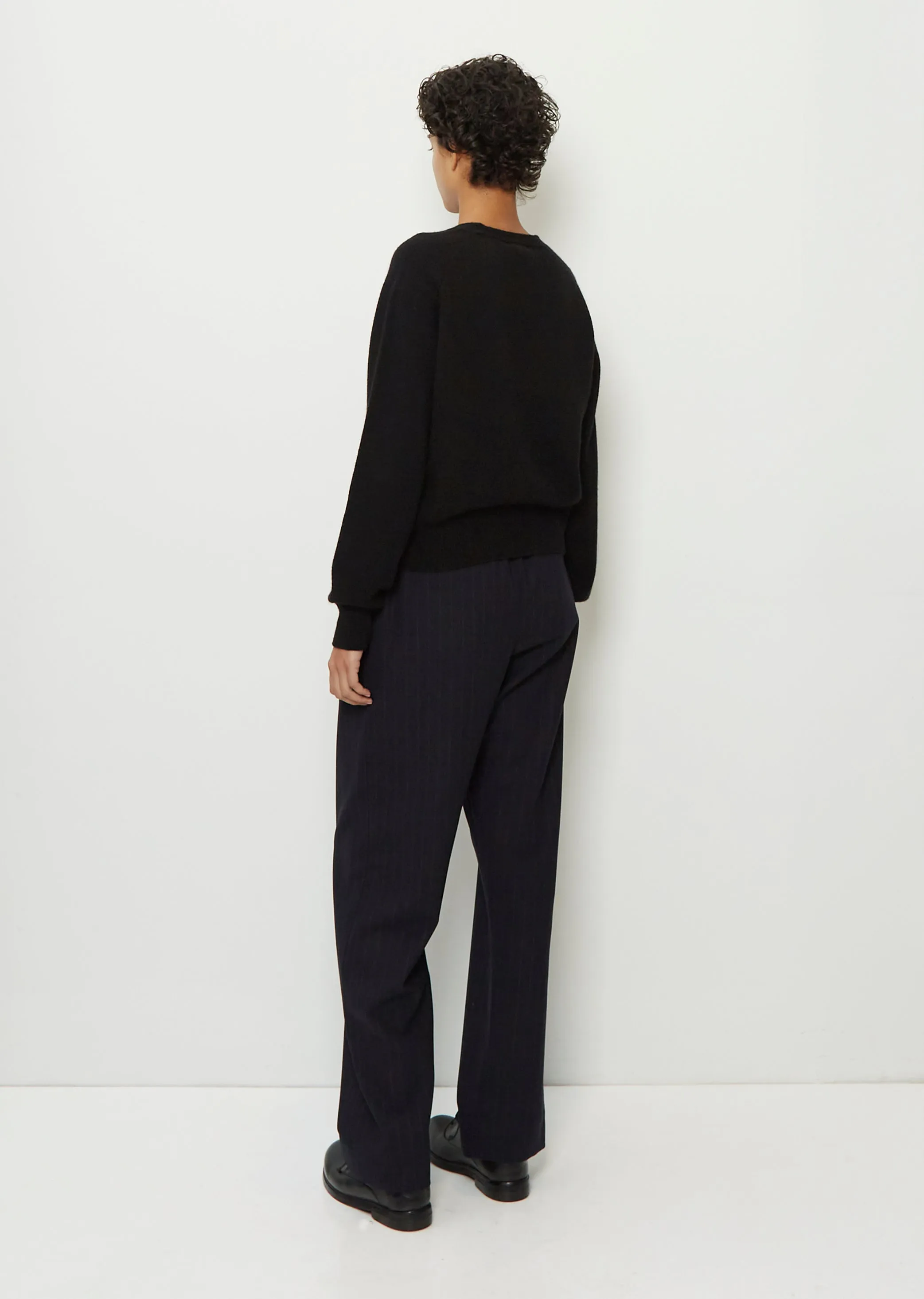 Cashmere Cropped V Neck — Black